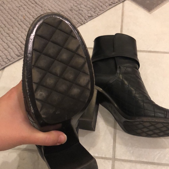 CHANEL size 40.5 black and brown quilted boots - Picture 7 of 11